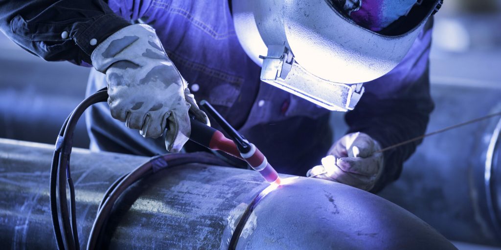 worker,welding,metal,piping,using,tig,welder/he,work,in,a